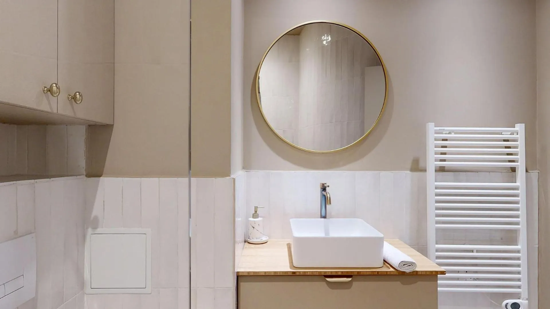 Bluestay 44 - Charmant Appartement A Paris 0*,